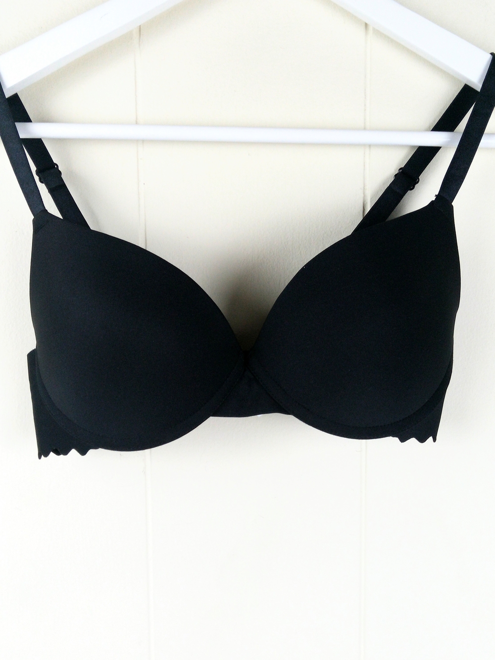 Maidenform Scalloped Edge Push Up Demi Bra Size 34C Black Women Intimates